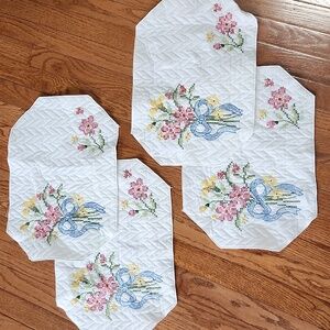 Vintage Hand Embroidered Placemats Set of 4 Cottagecore